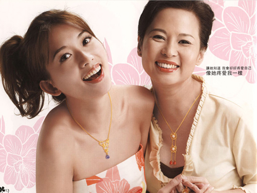 张馨予晒母女写真 盘点圈内美貌“星母女”_金鹰网