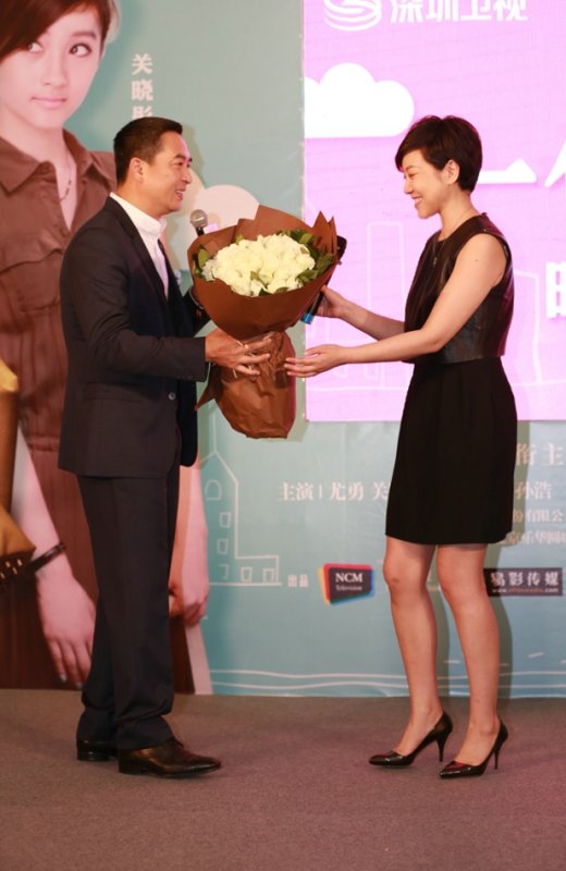 《一仆二主》将播 张嘉译示爱<em>闫妮</em>:你最性感_