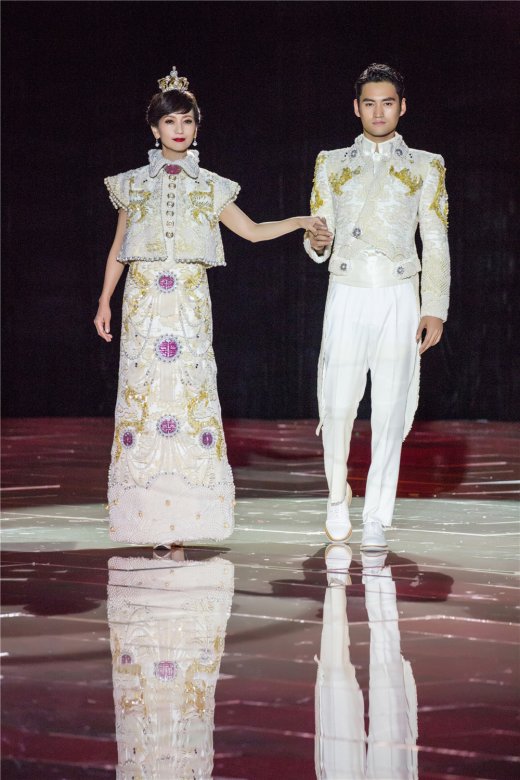 顶级设计师郭培助力《我们来了》 张亮指导走