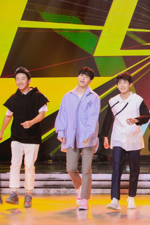 《快本》杨迪自捧被围攻 王源、刘宪华帮其挽